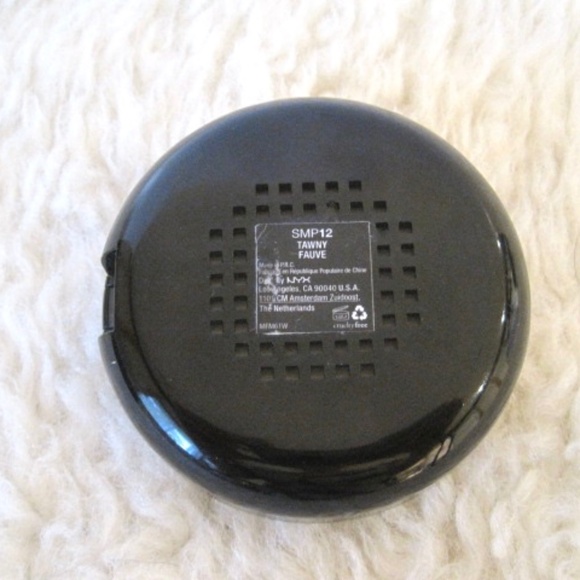 NYX Stay Matte But Not Flat Powder Foundation SMP-12 Tawny - Picture 6 of 7